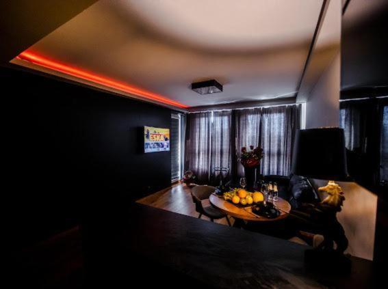 Dubaj - Centrum Promenady &garaz Podziemny Apartament